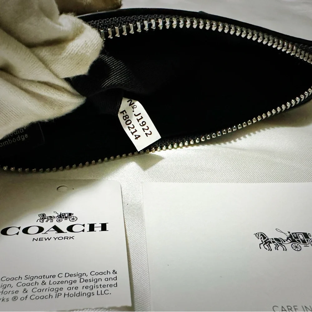 Coach Embossed Black Wristlet new without tags - Picture 7 of 17